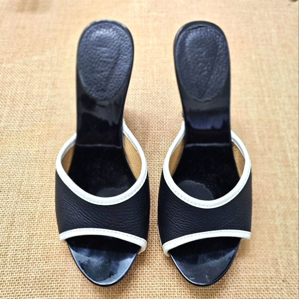 Plëy Black Platform Soria Lacado Mule Size 39/8